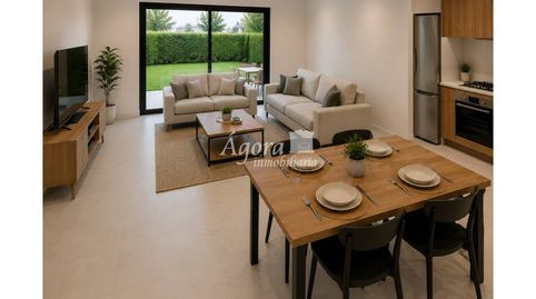 Foto 2 de Casa adosada en venta en Calle Fuente de la Fama, 24, Laguna de Duero, Valladolid