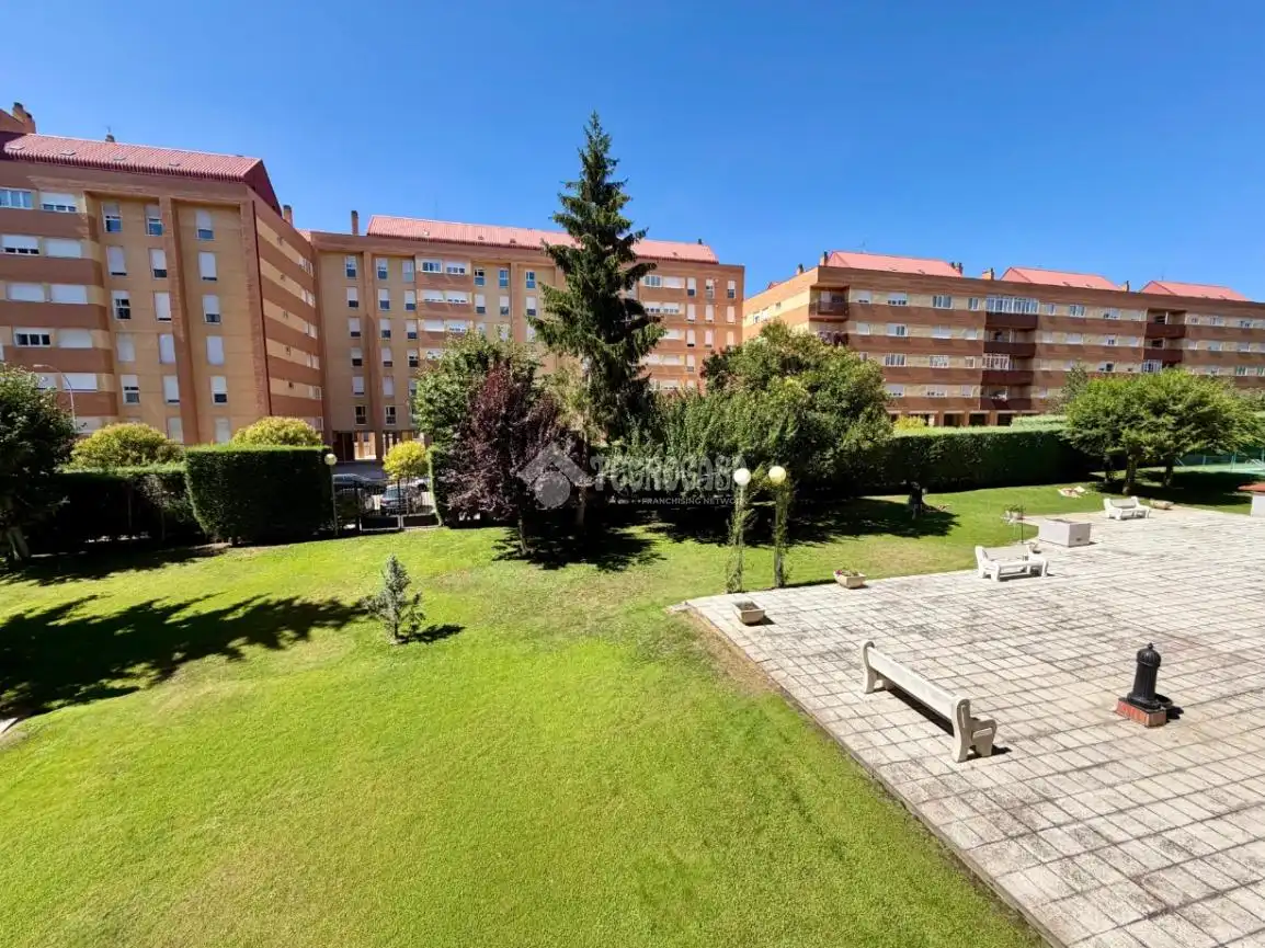 Pis amb piscina en venda a C. Teresa Monje, imagen 23