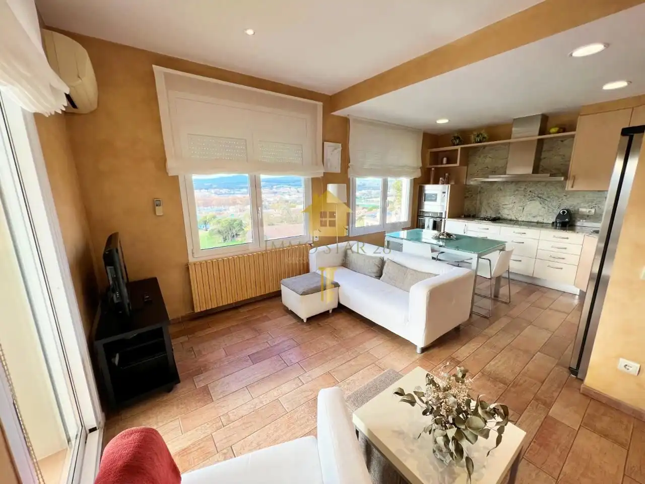 Sala d'estar de Casa o xalet en venda en La Bisbal d'Empordà amb Aire condicionat, Jardí privat i Terrassa
