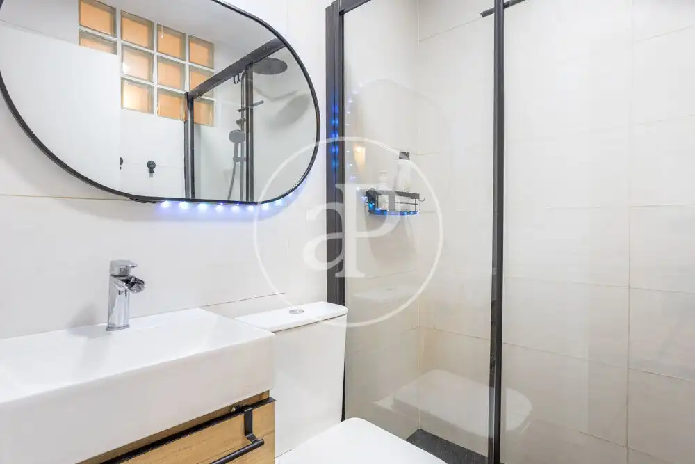 Badezimmer von Wohnung zur Miete in Valencia mit Klimaanlage, Heizung und Terrasse