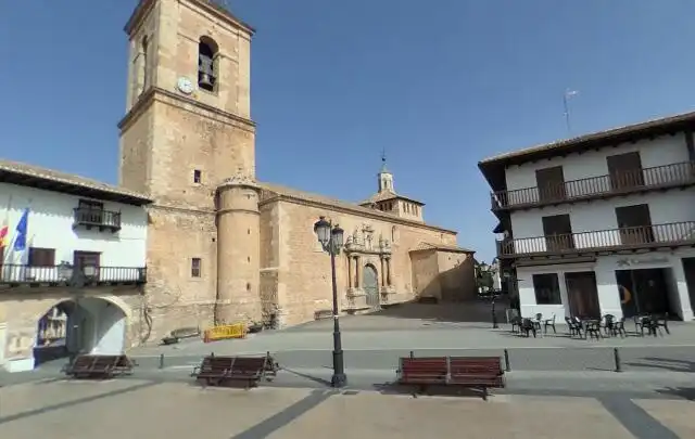 Vista exterior de Casa adosada en venta en Tarazona de la Mancha