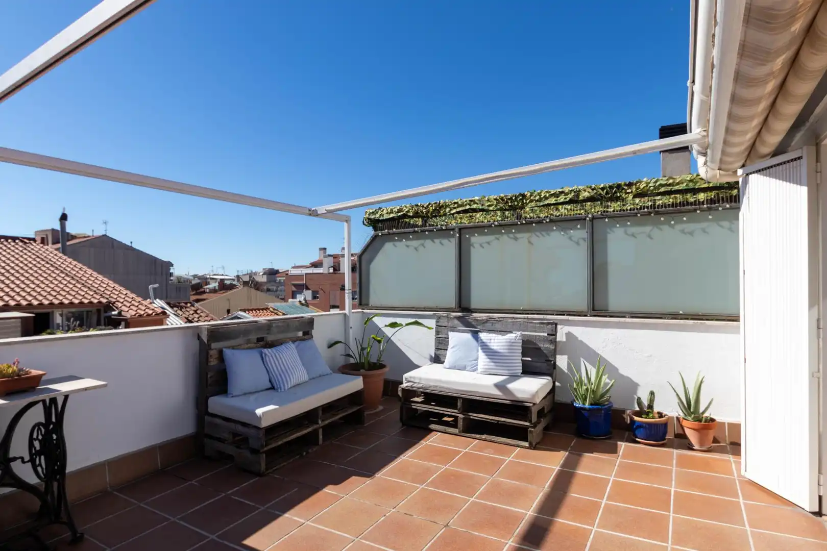 Carrer de Sant Jordi, Plaça Catalunya - Escola Industrial 