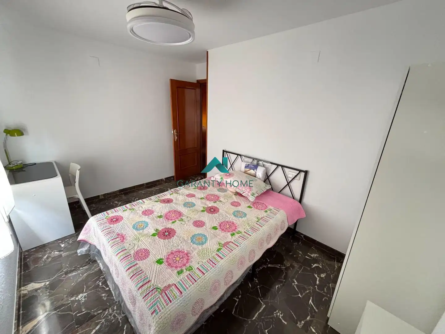 Habitación de Piso de alquiler en Jaén con Aire acondicionado, Terraza y Amueblado