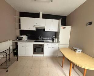 Cuina de Apartament en venda en  Logroño amb Calefacció i Balcó
