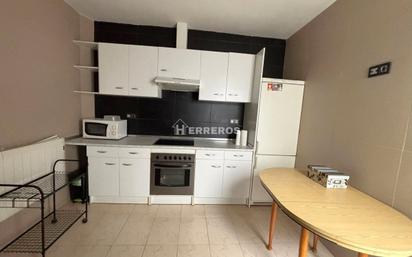 Cuina de Apartament en venda en  Logroño amb Calefacció i Balcó