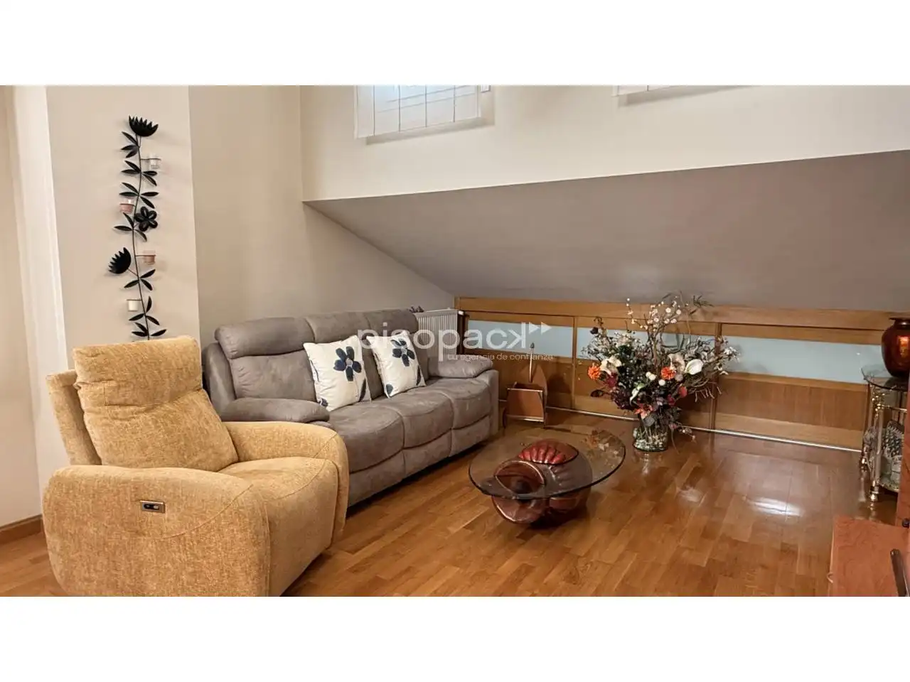Sala de estar de Casa adosada en venta en Berrioplano / Berriobeiti con Calefacción, Jardín privado y Parquet