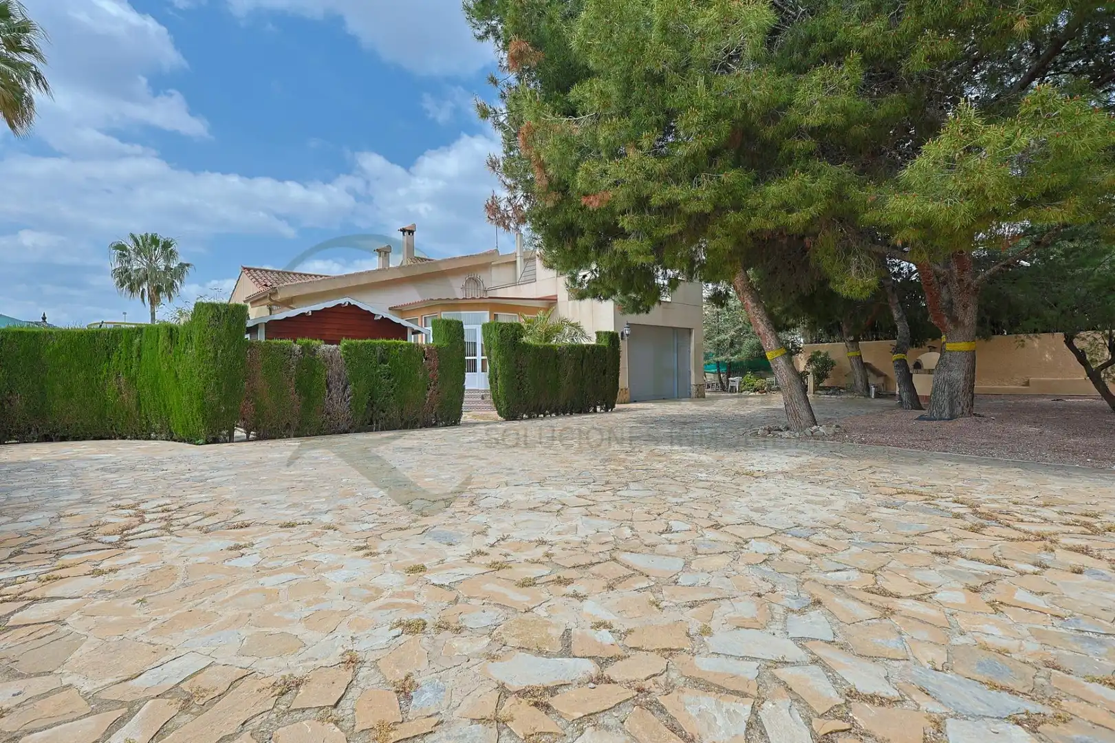 Vista exterior de Casa o xalet en venda en Alicante / Alacant amb Aire condicionat, Calefacció i Jardí privat