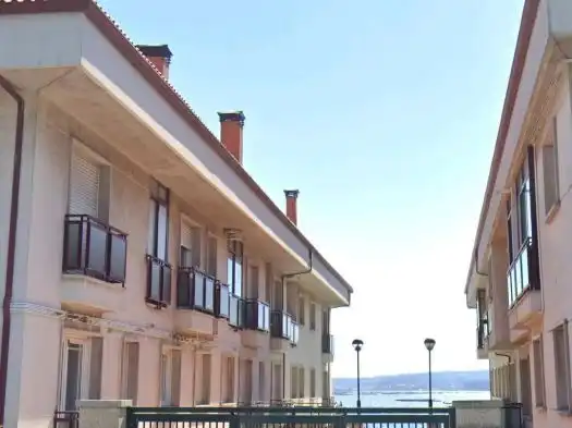 Außenansicht von Wohnung zur Miete in Boiro mit Heizung, Privatgarten und Parkett