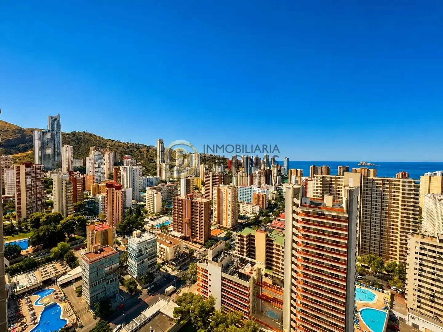 Vista exterior de Dúplex en venda en Benidorm amb Aire condicionat, Calefacció i Jardí privat