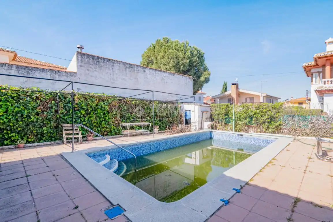 Schwimmbecken von Haus oder Chalet zum Verkauf in Villa de Otura mit Terrasse