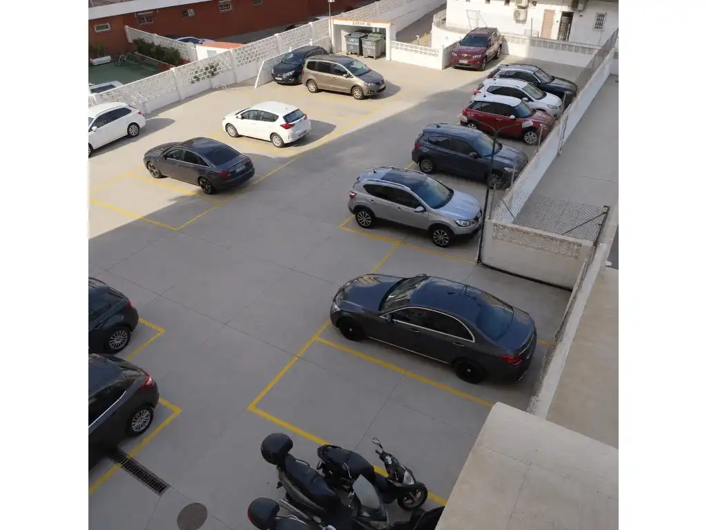 Parkplatz von Wohnung zum Verkauf in Benidorm mit Schwimmbad und Möbliert