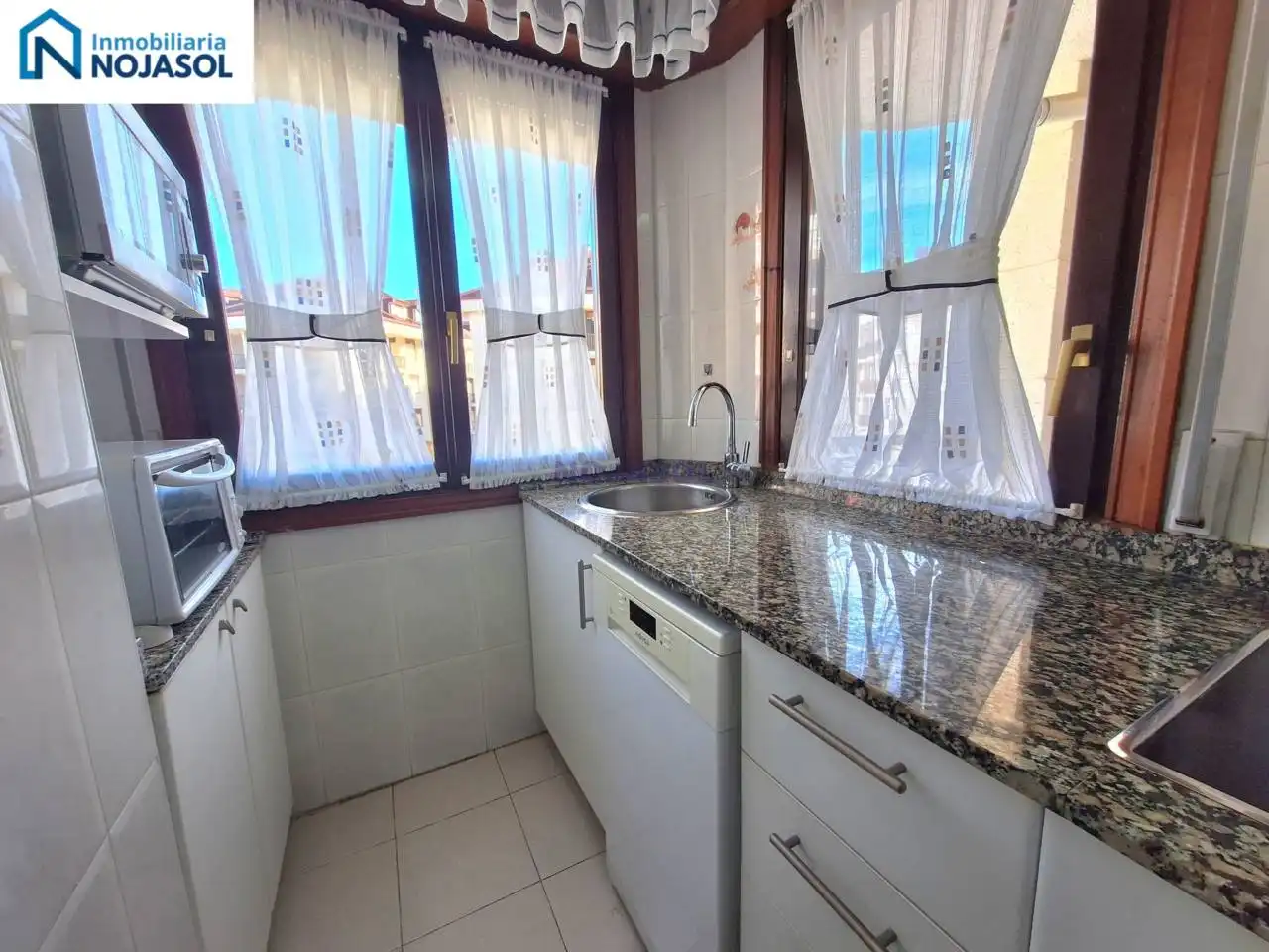 Cocina de Apartamento de alquiler en Noja con Calefacción, Terraza y Amueblado