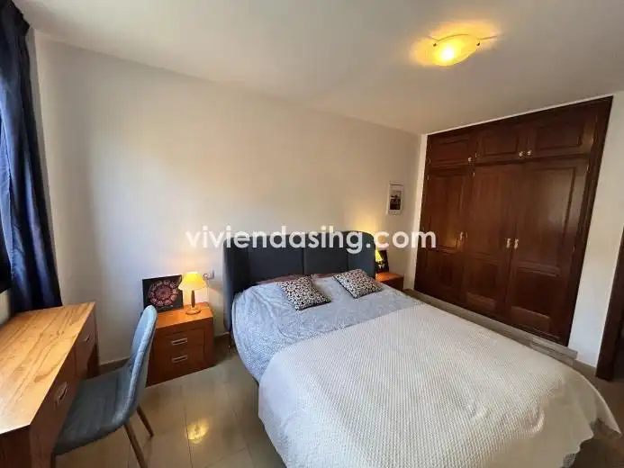 Schlafzimmer von Wohnung zur Miete in Puerto de la Cruz mit Möbliert, Waschmaschine und Mikrowelle