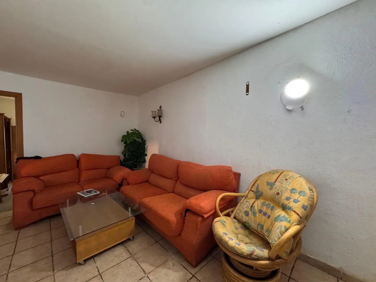 Wohnzimmer von Einfamilien-Reihenhaus zum Verkauf in Palamós mit Balkon und Alarm