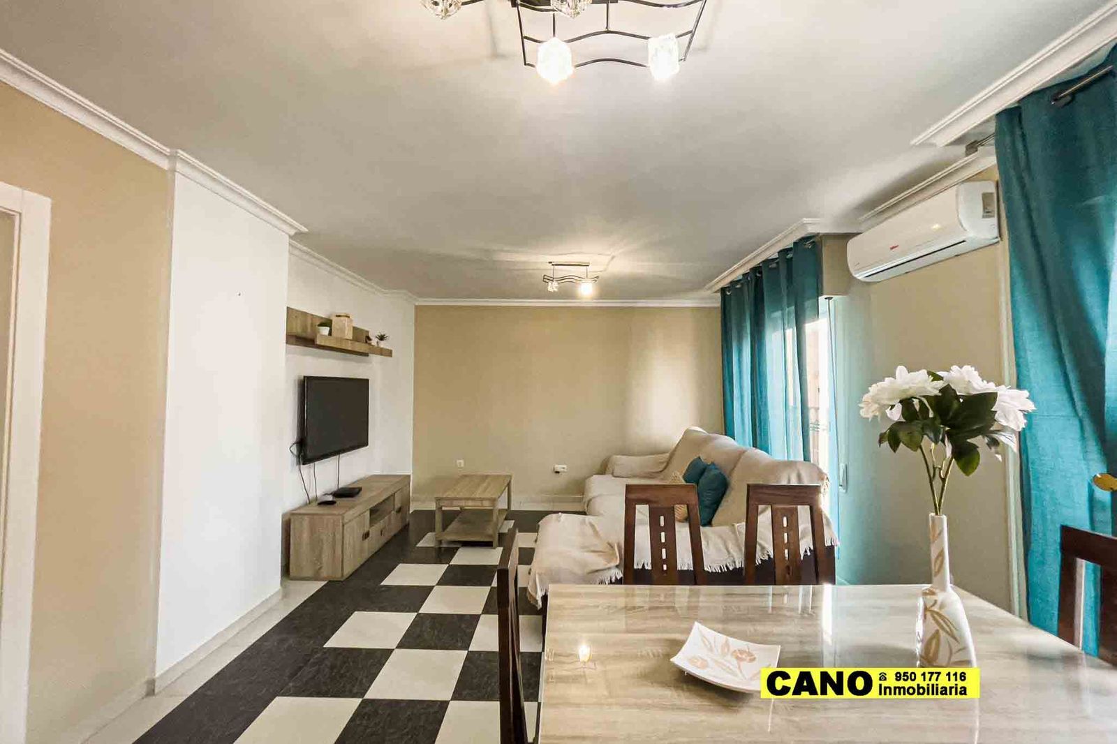 Sala d'estar de Pis en venda en  Almería Capital amb Terrassa