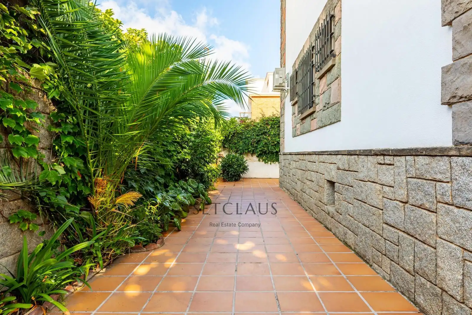 Exterior view of Houses for sale in El Masnou  with Air Conditioner, Heating and Private garden