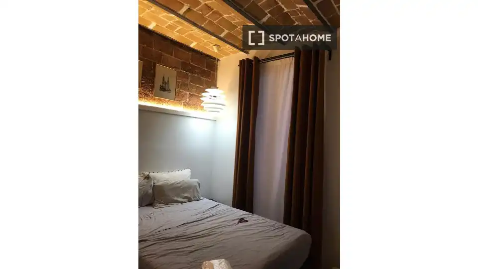 Dormitori de Apartament per a compartir en Barcelona amb Aire condicionat, Calefacció i Terrassa