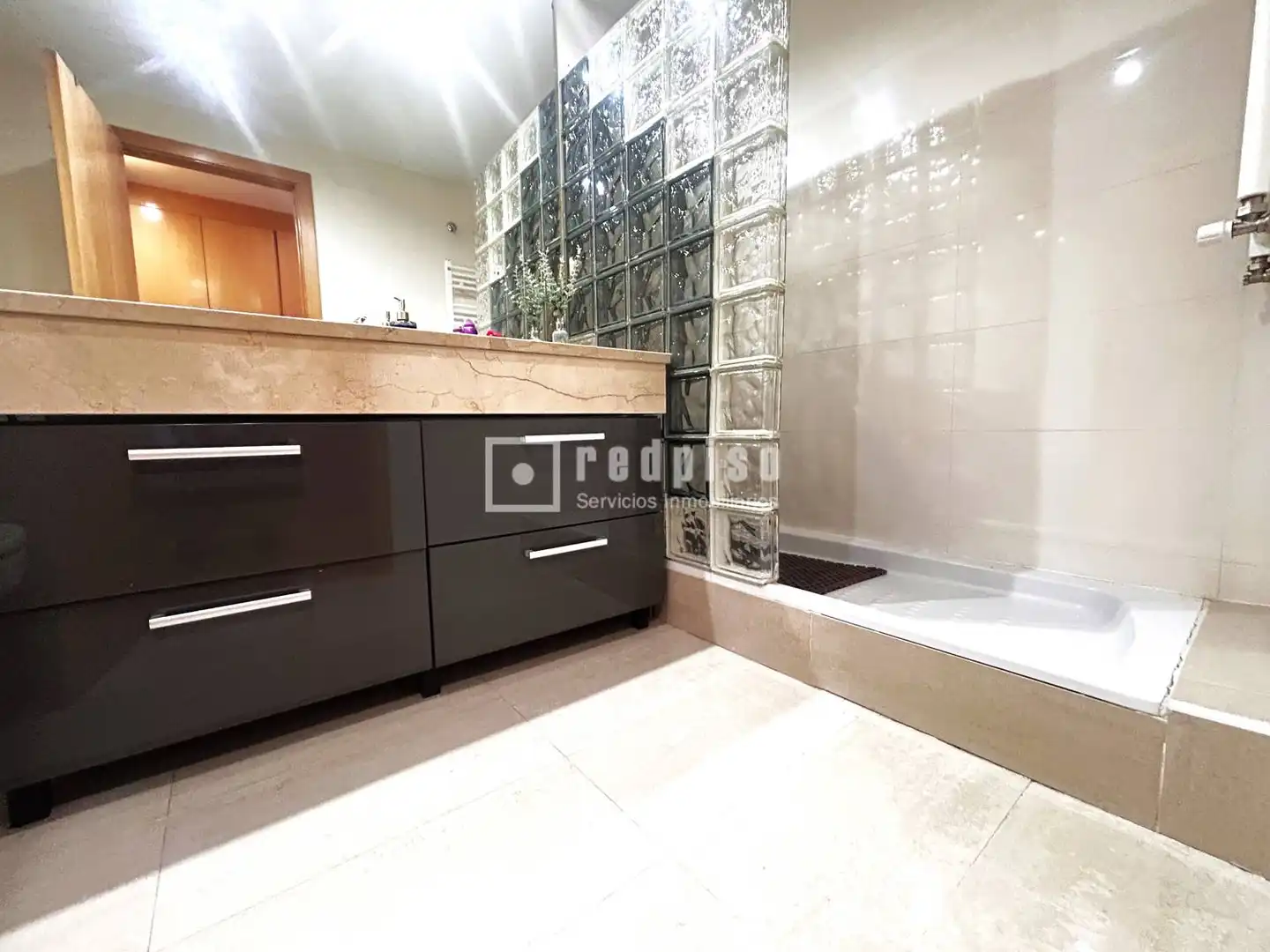 Bathroom of Flat for sale in Parla  with Air Conditioner, Heating and Private garden