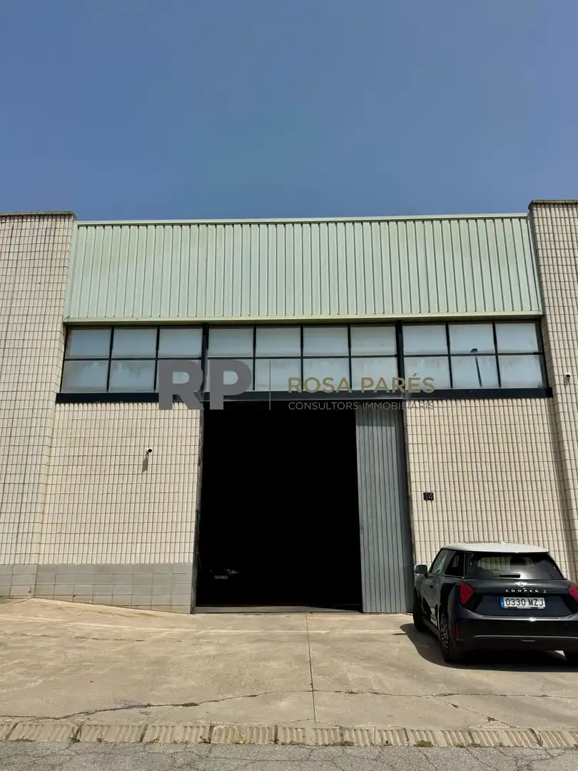 Vista exterior de Nave industrial en venta en Tona