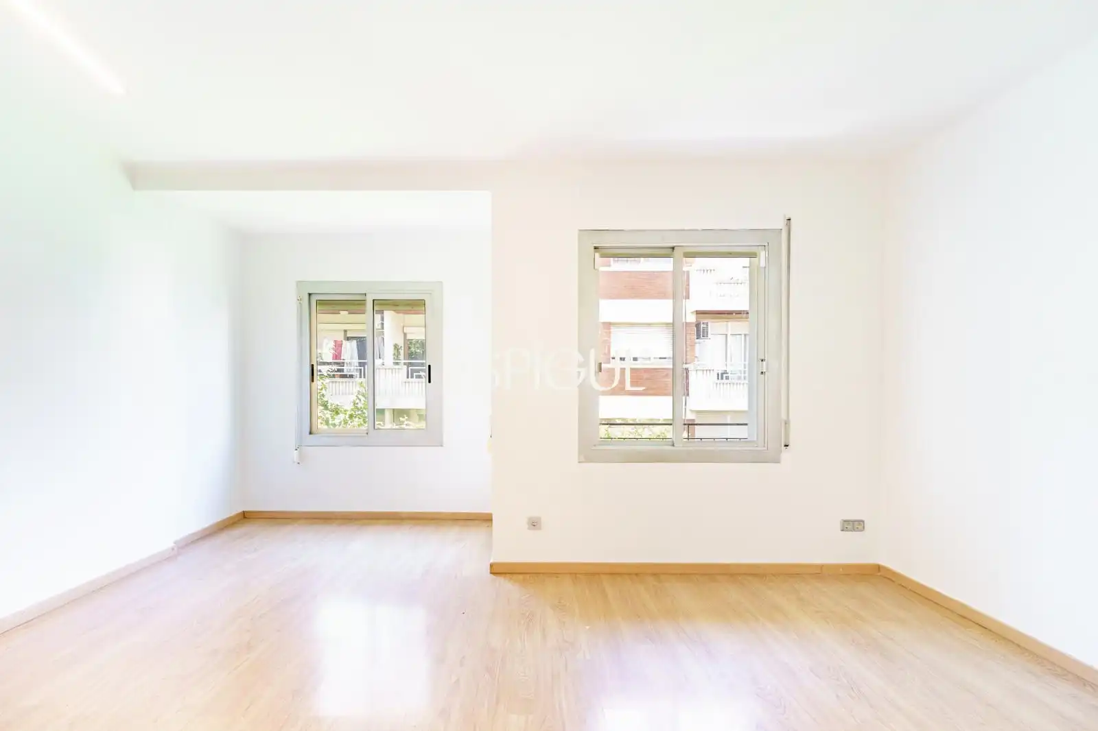 Exterior view of Flat for sale in Barcelona  with Parquet flooring, Terrace and Oven