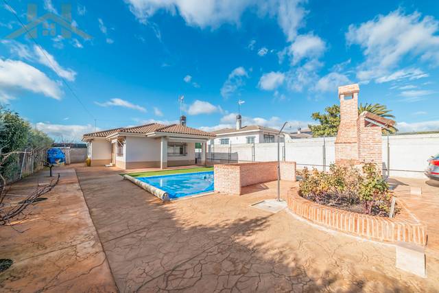 Casa-chalet en Venta en Calle Fuente del Testero en Sevilla la Nueva