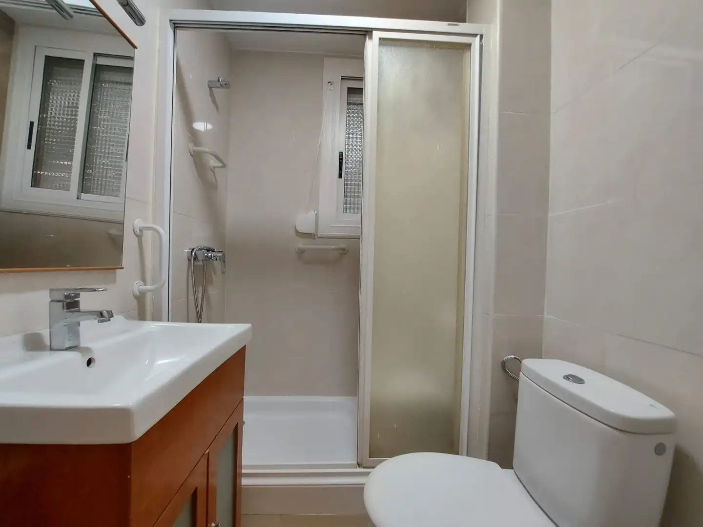 Baño de Piso en venta en Sabadell con Calefacción, Parquet y Horno
