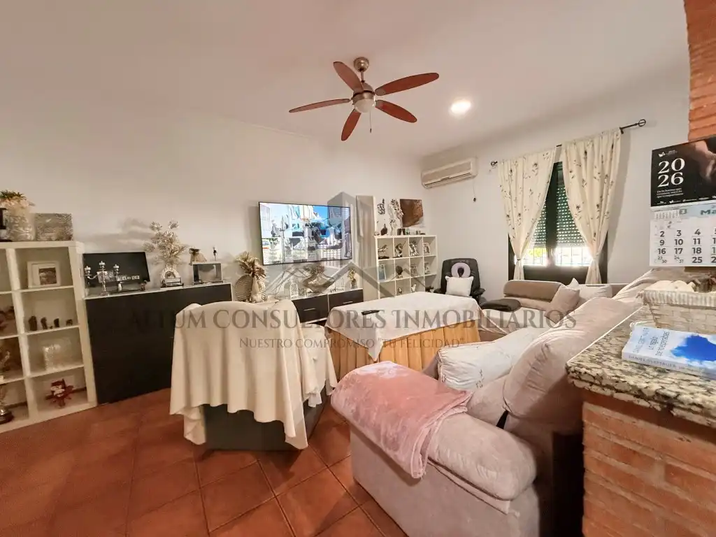Sala d'estar de Casa o xalet en venda en Alcalá de Guadaira