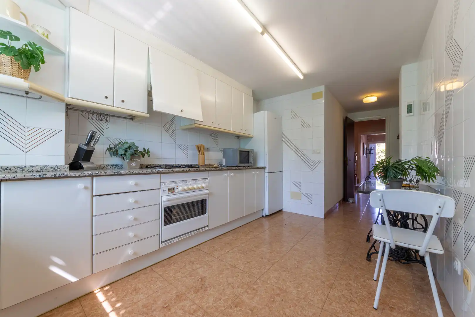 Cuina de Casa adosada en venda en Salou amb Jardí privat, Terrassa i Traster