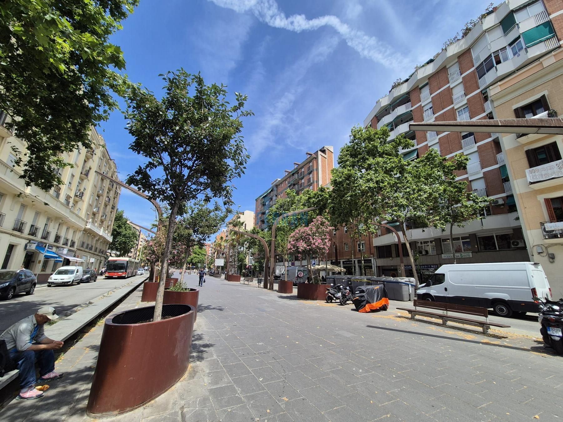 Pis en venda a  Badal, Sants-Badal