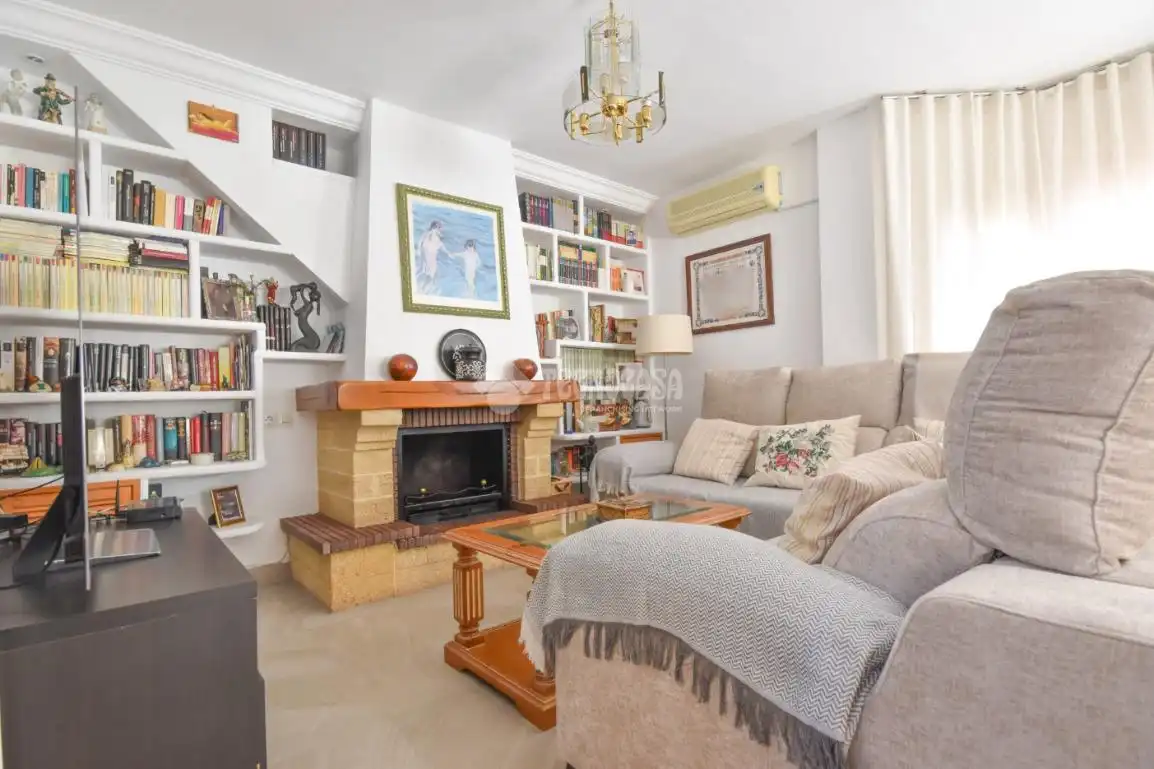 Sala de estar de Casa o chalet en venta en Alhaurín de la Torre con Aire acondicionado y Piscina