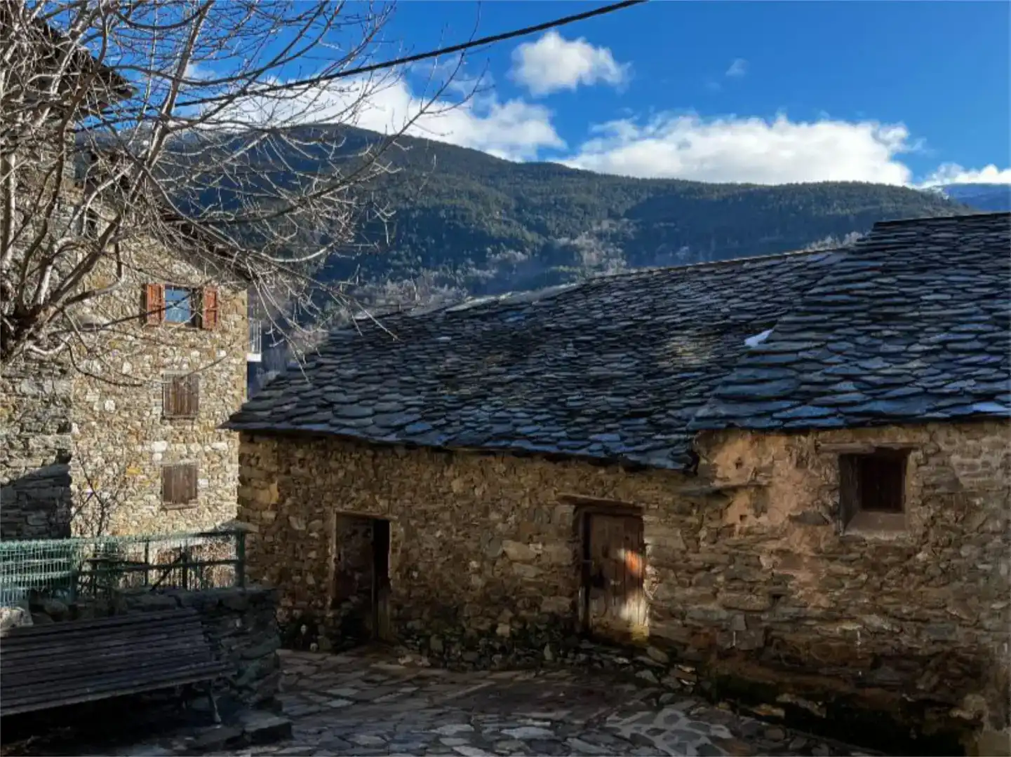 Vista exterior de Pis en venda en Queralbs amb Balcó
