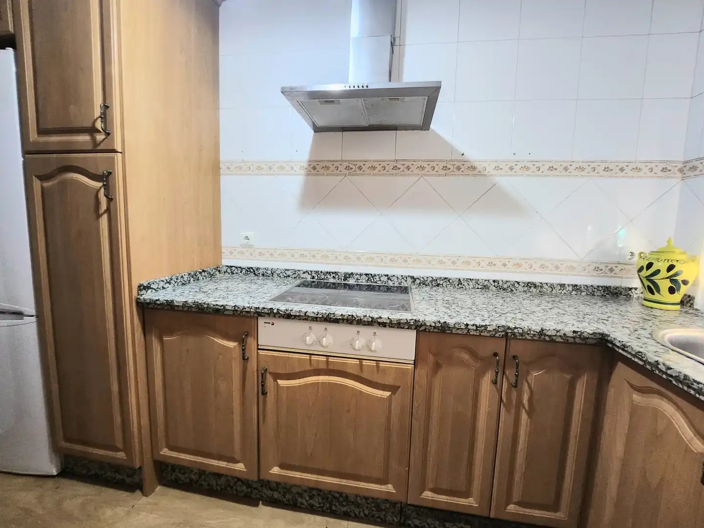 Küche von Einfamilien-Reihenhaus zum Verkauf in Alcalá de Guadaira mit Klimaanlage, Terrasse und Abstellraum