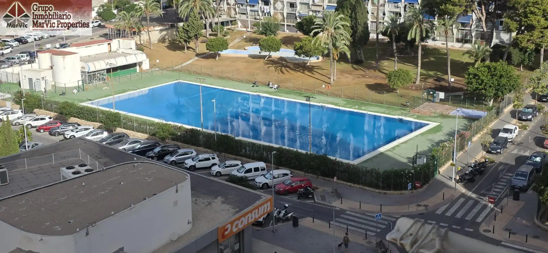 Piscina de Apartamento en venta en Benidorm con Aire acondicionado, Jardín privado y Amueblado