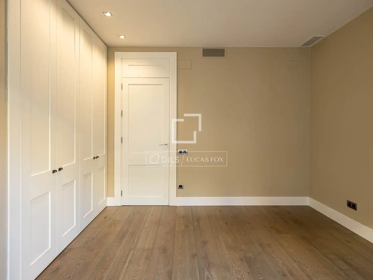 Schlafzimmer von Wohnung zum Verkauf in Barcelona mit Klimaanlage, Heizung und Parkett
