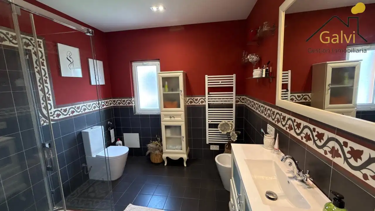 Baño de Casa o chalet en venta en Lugo con Calefacción, Jardín privado y Terraza
