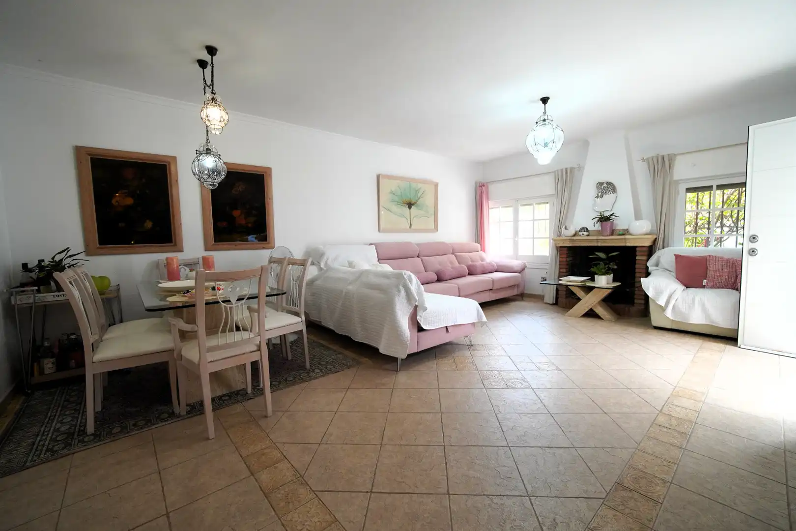 Sala de estar de Casa adosada en venta en Roquetas de Mar con Aire acondicionado, Jardín privado y Terraza
