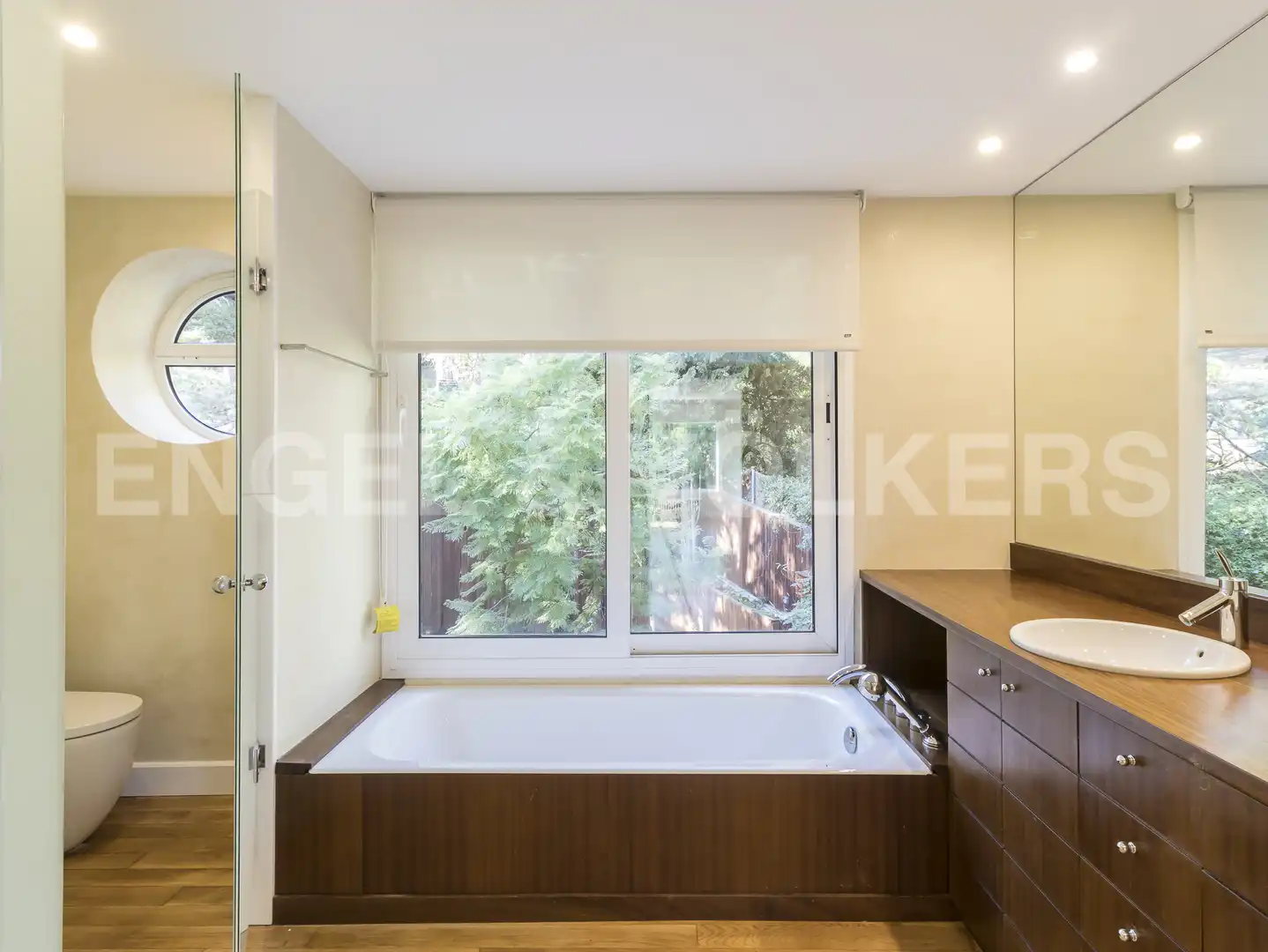 Bathroom of Houses for rent in Barcelona  with Air Conditioner, Heating and Private garden
