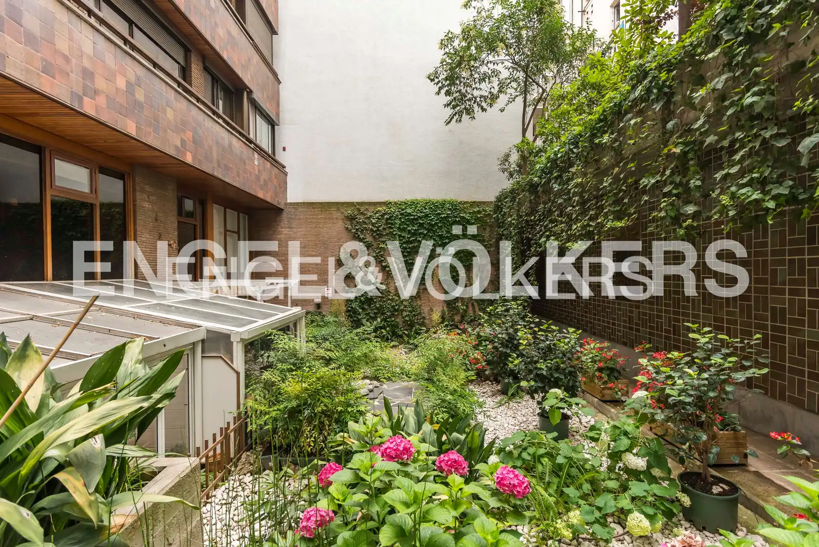 Terrassa de Apartament de lloguer en Madrid amb Aire condicionat, Calefacció i Jardí privat