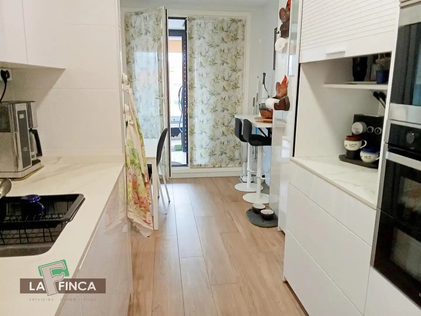 Küche von Wohnung zum Verkauf in Oviedo  mit Heizung, Terrasse und Abstellraum