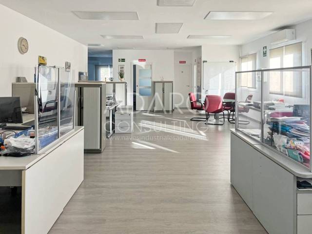 Nave industrial en Venta en Calle Otoño en Polígono de las Monjas