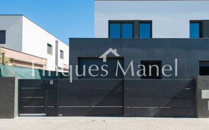 Außenansicht von Einfamilien-Reihenhaus zum verkauf in Banyoles mit Klimaanlage, Terrasse und Schwimmbad