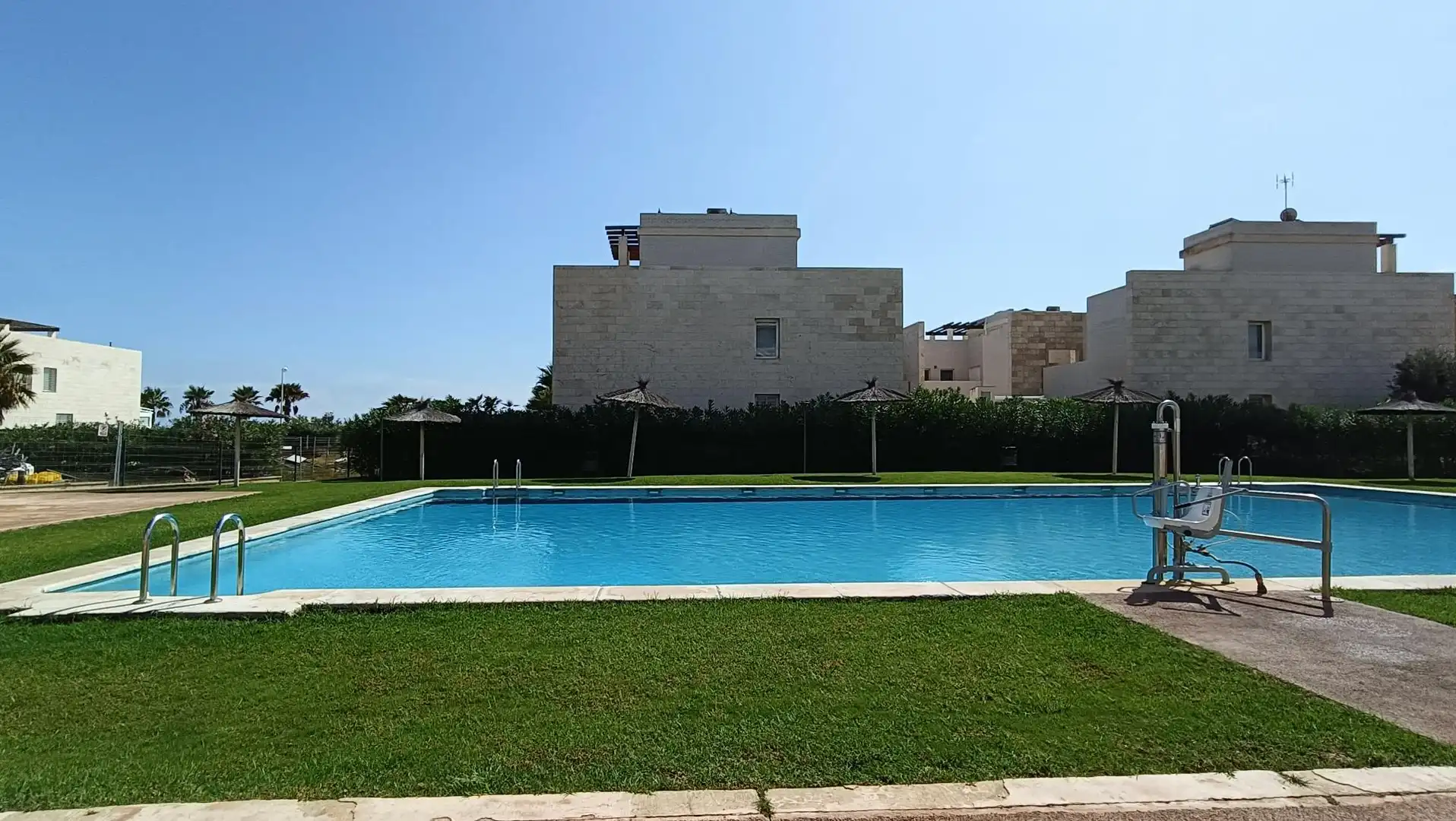 Piscina de Apartament de lloguer en El Puig de Santa Maria amb Aire condicionat, Calefacció i Terrassa