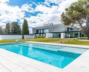 Piscina de Casa o xalet en venda en Pozuelo de Alarcón amb Aire condicionat, Calefacció i Jardí privat