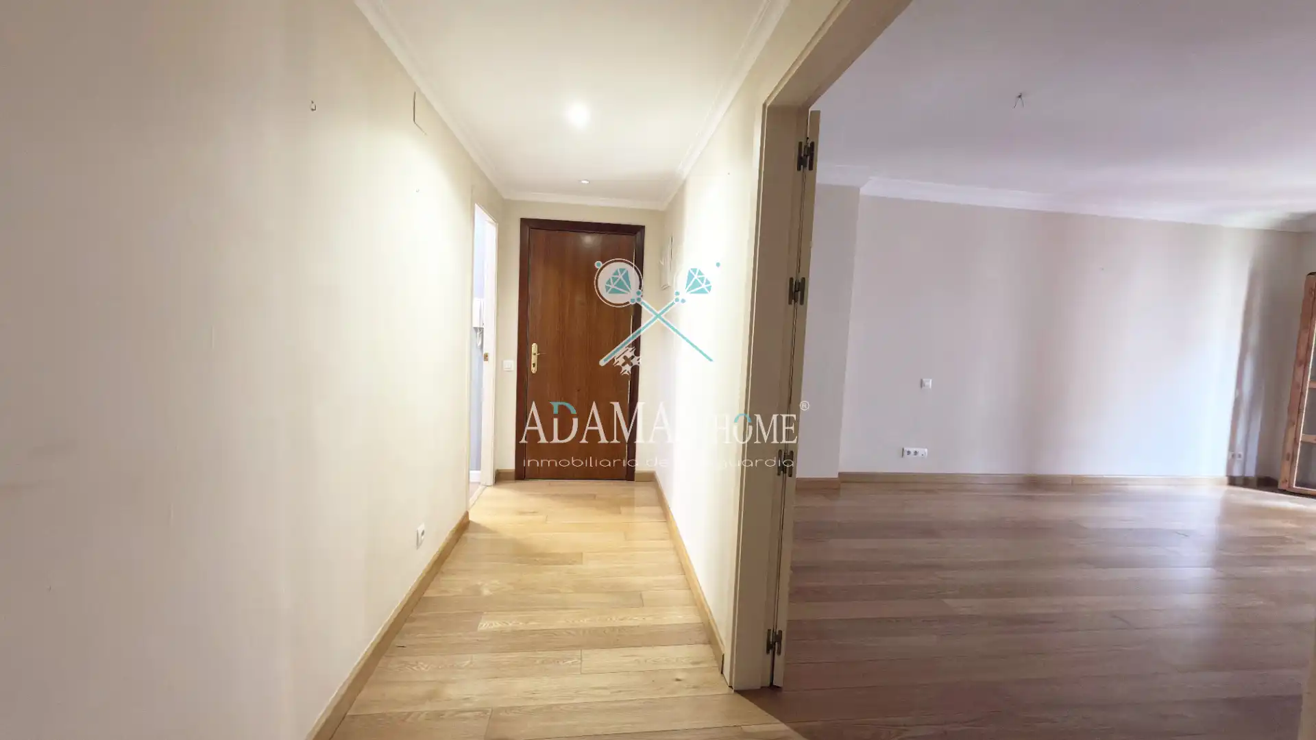 Wohnung zum Verkauf in Sevilla mit Klimaanlage, Heizung und Abstellraum