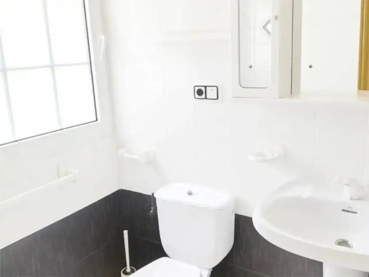 Bathroom of Houses for sale in Sariegos, León