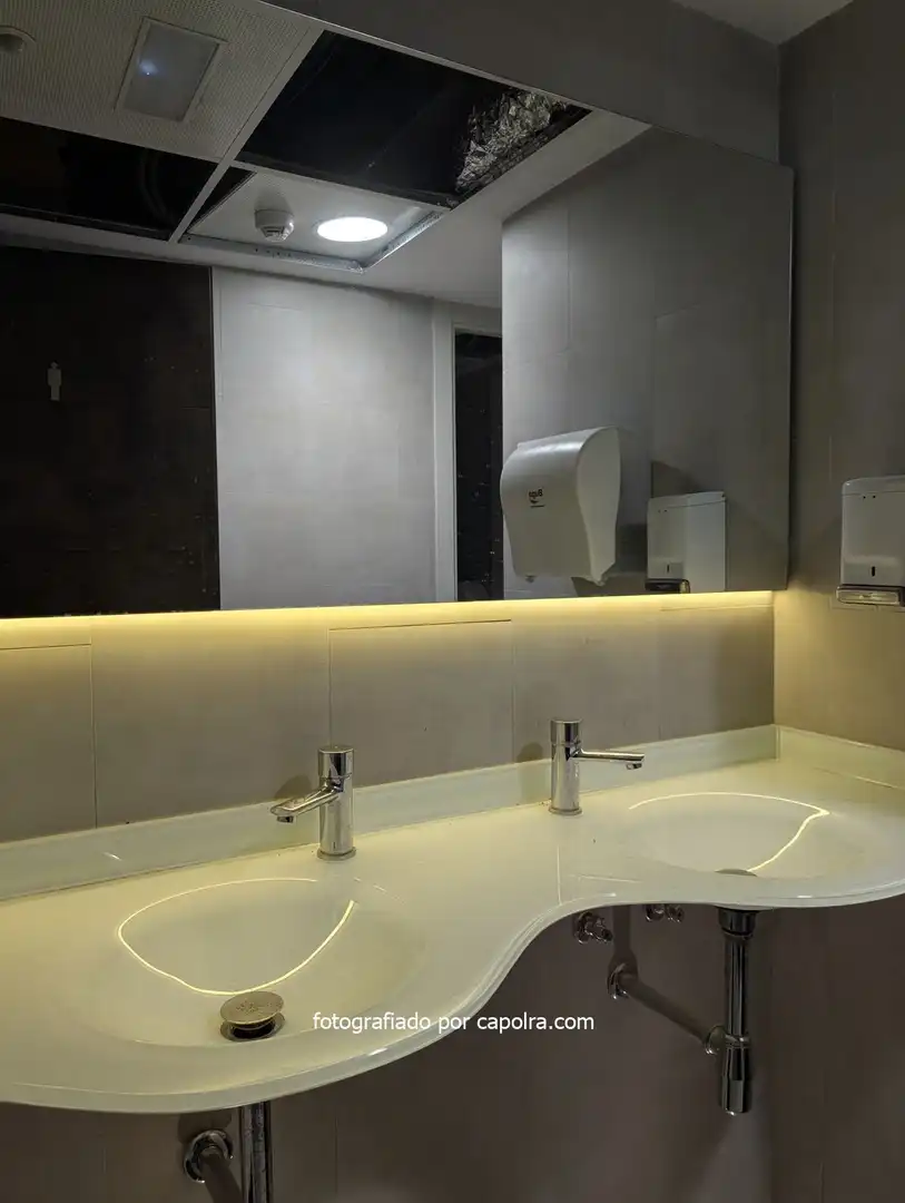 Baño de Oficina de alquiler en Barcelona con Aire acondicionado y Calefacción