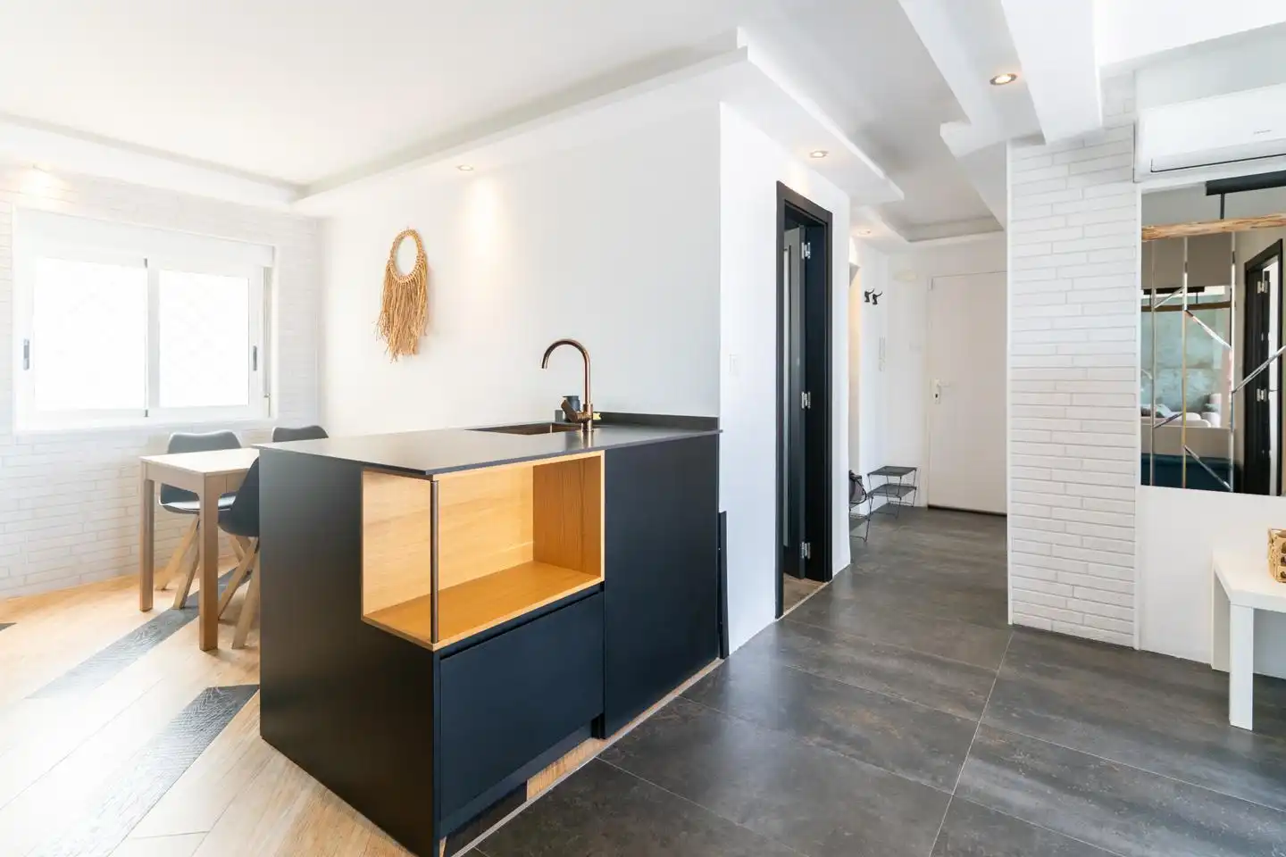 Küche von Wohnung zum Verkauf in Santa Pola mit Klimaanlage und Terrasse