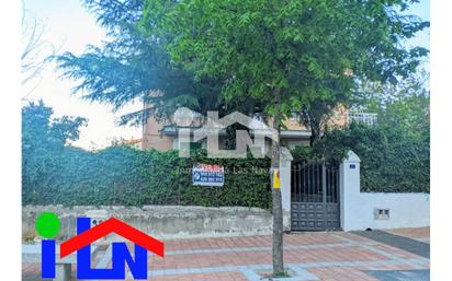 Exterior view of Flat for sale in Las Navas del Marqués   with Private garden and Storage room