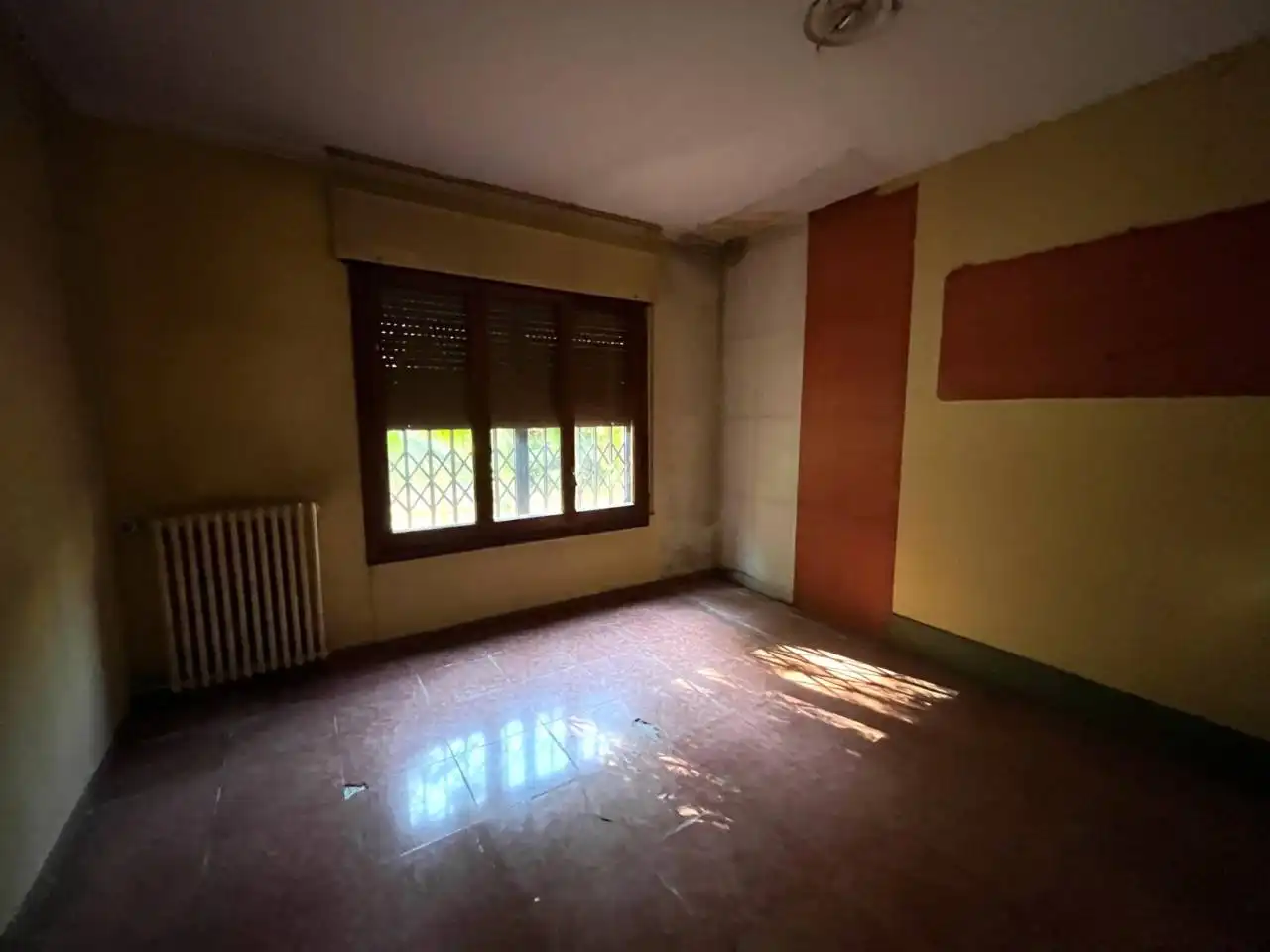 Dormitori de Casa o xalet en venda en Girona amb Calefacció, Jardí privat i Terrassa
