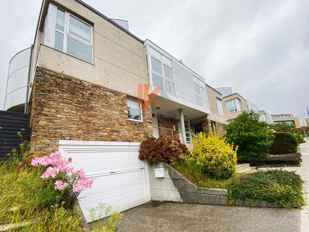 Exterior view of Single-family semi-detached for sale in Santiago de Compostela   with Private garden